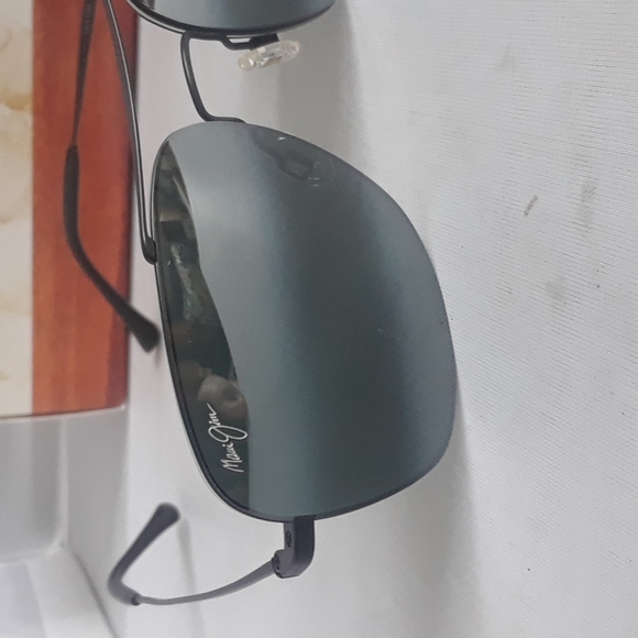 MAUI JIM LAVA TUBE POLARIZED UNISEX. - Picture 3 of 5